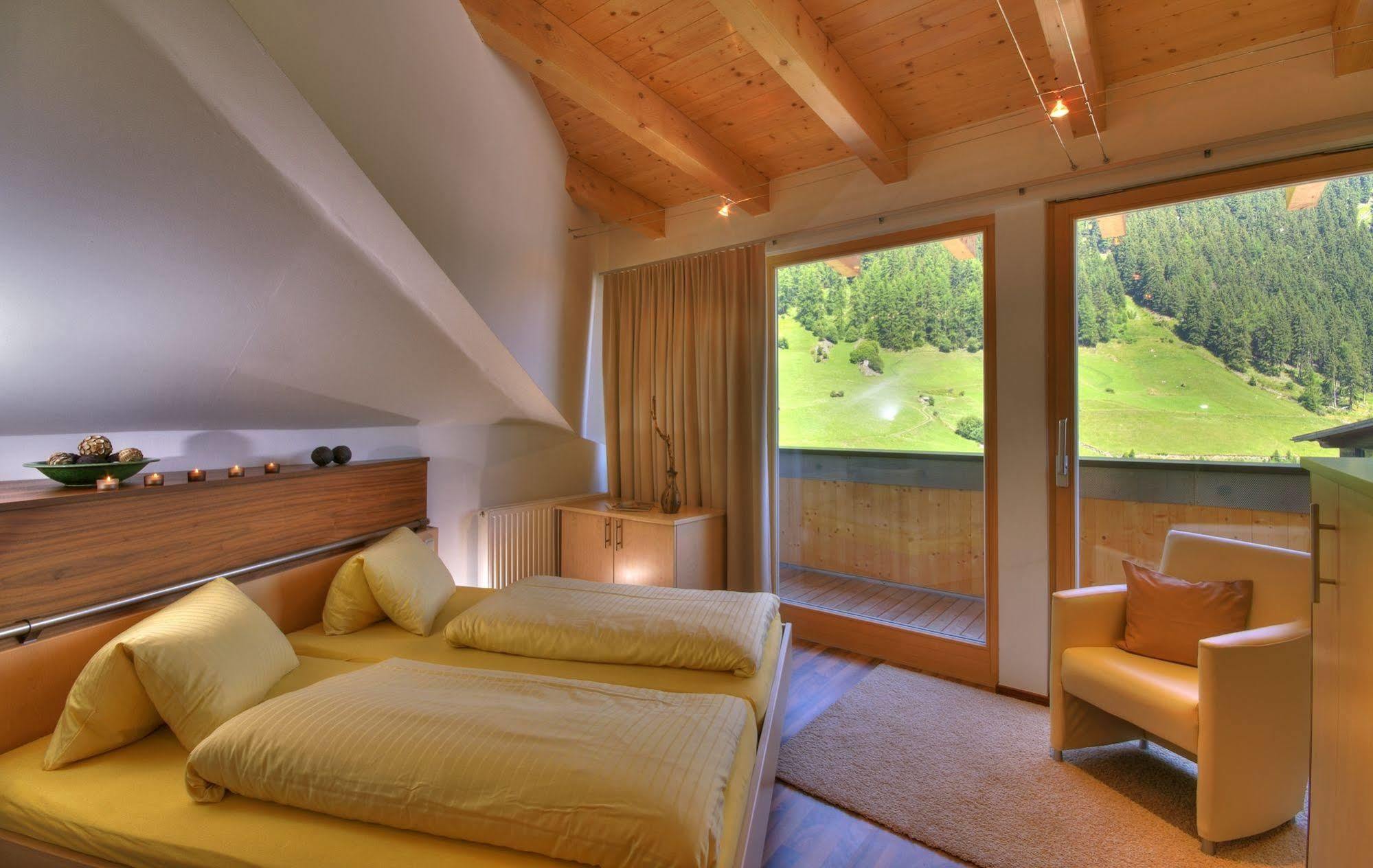 Petit Madlein Bed and Breakfast Ισγκλ Δωμάτιο φωτογραφία