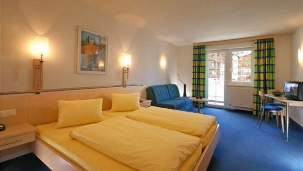 Petit Madlein Bed and Breakfast Ισγκλ Δωμάτιο φωτογραφία